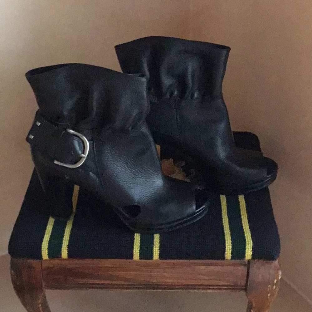 GIANNI BINI black leather shortie boots